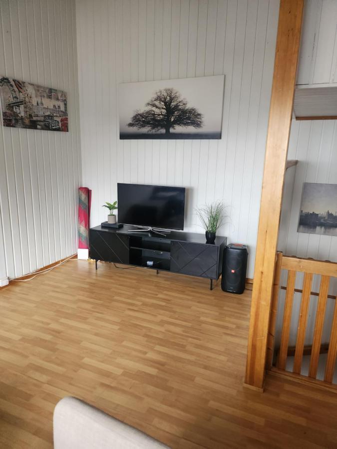 Apartment By The Lakeside Тромсьо Екстериор снимка